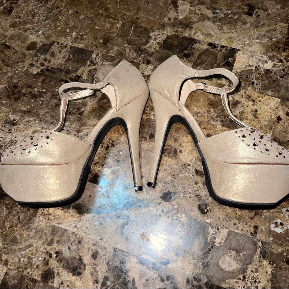 Platform Heels - Picture 5 of 10